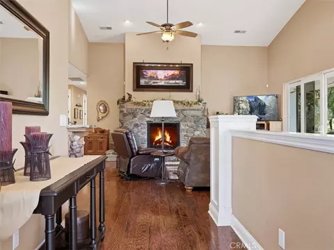 Entry Way - 46088 Sutton, Oakhurst, CA 93644 photo 2 of 2