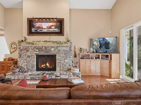 Living - 46088 Sutton, Oakhurst, CA 93644 photo 3 of 6
