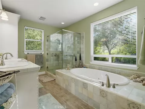 Bath - 46088 Sutton, Oakhurst, CA 93644 photo 2 of 6