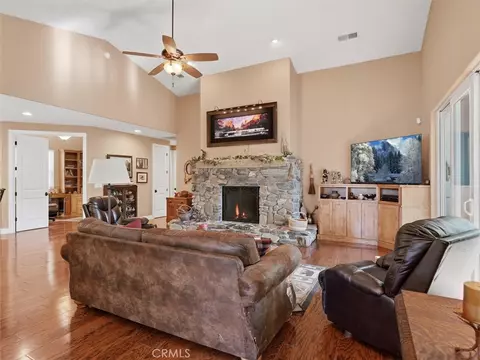 Living - 46088 Sutton, Oakhurst, CA 93644 photo 2 of 6