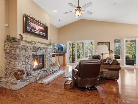 Living - 46088 Sutton, Oakhurst, CA 93644 photo 4 of 6