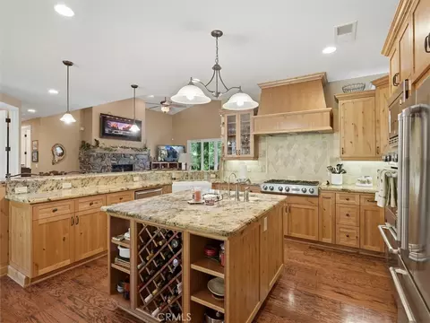 Kitchen - 46088 Sutton, Oakhurst, CA 93644 photo 4 of 6