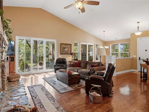 Living - 46088 Sutton, Oakhurst, CA 93644 photo 5 of 6