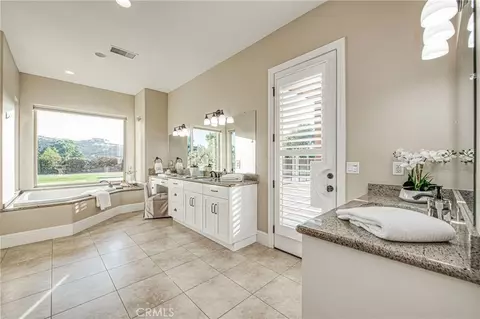 Bath - 14209 Academy Oaks Ln, Clovis, CA 93619 photo 3 of 5