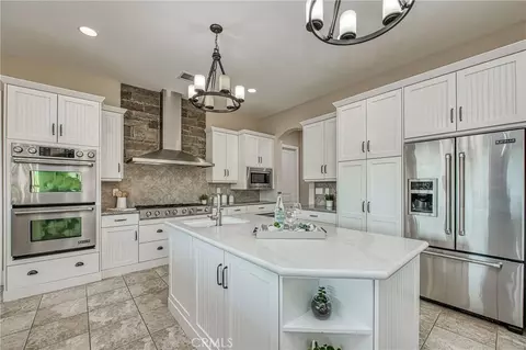 Kitchen - 14209 Academy Oaks Ln, Clovis, CA 93619 photo 3 of 6