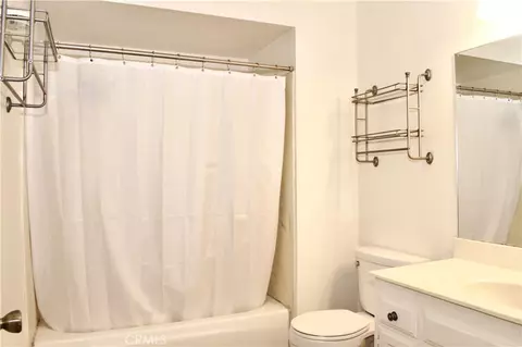 Bath - 1583 Celeste, Clovis, CA 93611 photo 2 of 4