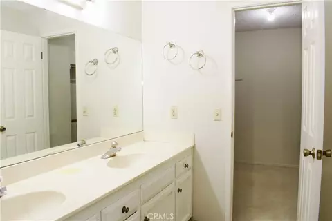 Bath - 1583 Celeste, Clovis, CA 93611 photo 3 of 4
