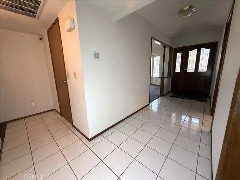 Entry Way - 2431 Judith Ct, Madera, CA 93637 photo 2 of 4