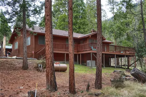 8041 Chilnualna Fls, Wawona, CA 95389