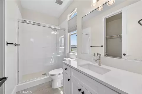 Bath - 338 Boulder Dr S, Madera, CA 93636 photo 3 of 5