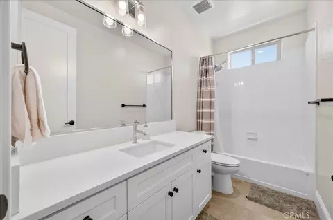 Bath - 338 Boulder Dr S, Madera, CA 93636 photo 4 of 5
