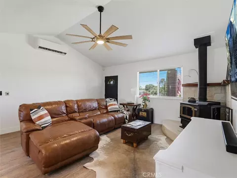 Living - 30664 Donald Ave, Madera, CA 93636 photo 2 of 3
