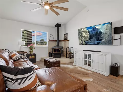 Living - 30664 Donald Ave, Madera, CA 93636 photo 3 of 3