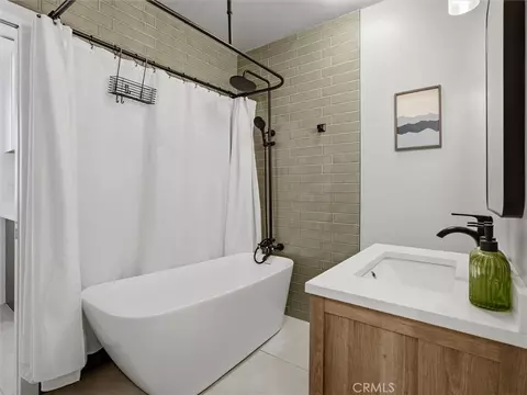 Bath - 30664 Donald Ave, Madera, CA 93636 photo 1 of 4