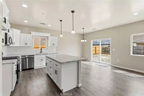 Kitchen - 3441 E Douglas Ave, Visalia, CA 93292 photo 1 of 2