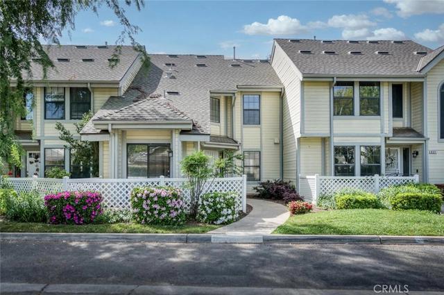 923 E Foxhill, Fresno, CA 93720