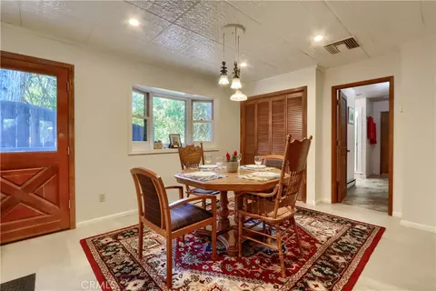Dining - 39670 Highview, Oakhurst, CA 93644 photo 2 of 3
