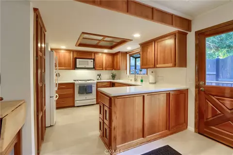 Kitchen - 39670 Highview, Oakhurst, CA 93644 photo 1 of 5