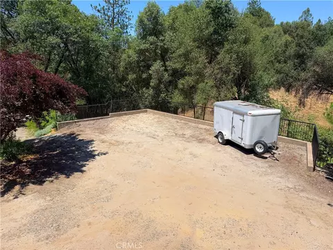 Exterior - 39670 Highview, Oakhurst, CA 93644 photo 16 of 20