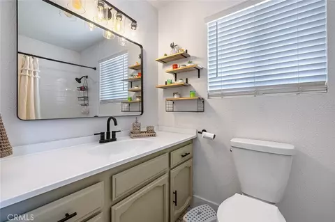 Bath - 17421 Mark Rd, Madera, CA 93636 photo 1 of 3