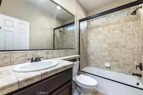 Bath - 1135 N Whittier Ave, Clovis, CA 93611 photo 1 of 5
