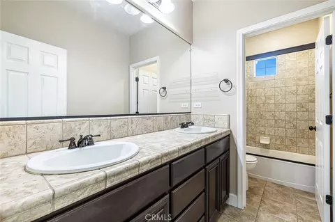 Bath - 1135 N Whittier Ave, Clovis, CA 93611 photo 3 of 5