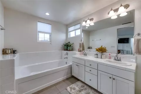 Bath - 836 Winchell W, Madera, CA 93636 photo 3 of 4