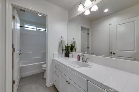 Bath - 836 Winchell W, Madera, CA 93636 photo 1 of 4