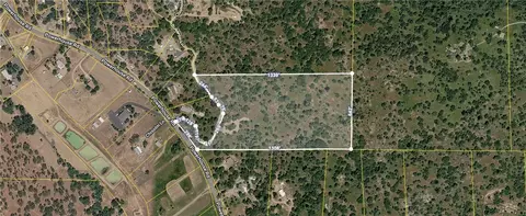25 Buckaroo Ln, Auberry, CA 93602