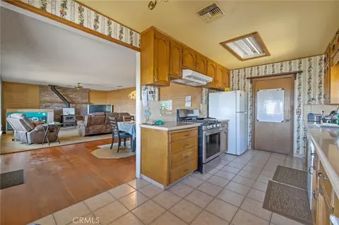 Kitchen - 16565 Lacey Blvd, Lemoore, CA 93245 photo 3 of 3
