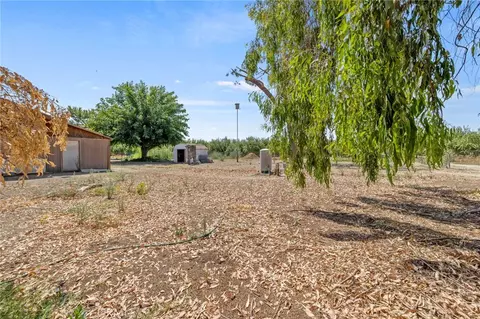 Exterior - 16565 Lacey Blvd, Lemoore, CA 93245 photo 4 of 14