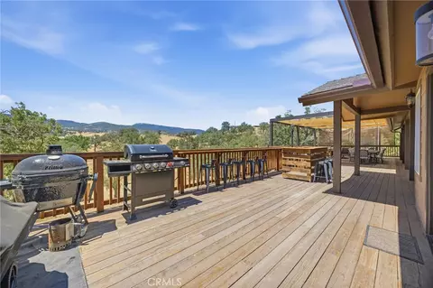 Exterior - 20205 Old Town Rd, Tehachapi, CA 93561 photo 5 of 19