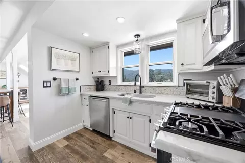 Kitchen - 20205 Old Town Rd, Tehachapi, CA 93561 photo 9 of 10