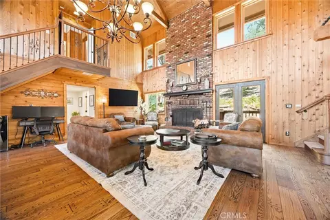 Living - 20205 Old Town Rd, Tehachapi, CA 93561 photo 1 of 3