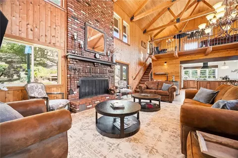 Living - 20205 Old Town Rd, Tehachapi, CA 93561 photo 2 of 3
