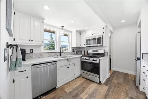 Kitchen - 20205 Old Town Rd, Tehachapi, CA 93561 photo 8 of 10