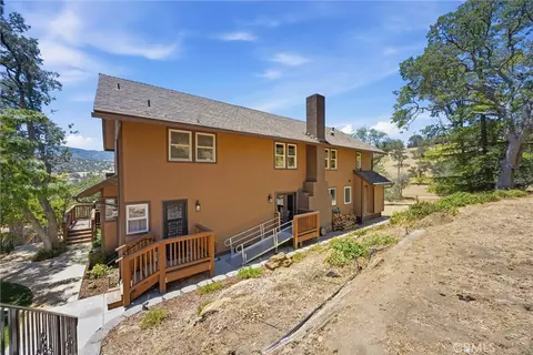 Exterior - 20205 Old Town Rd, Tehachapi, CA 93561 photo 12 of 19