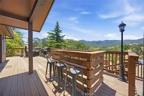 Exterior - 20205 Old Town Rd, Tehachapi, CA 93561 photo 4 of 19