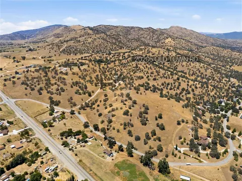 View/Area - 20205 Old Town Rd, Tehachapi, CA 93561 photo 2 of 4