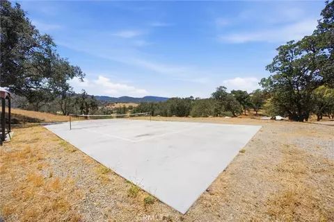 Exterior - 20205 Old Town Rd, Tehachapi, CA 93561 photo 17 of 19