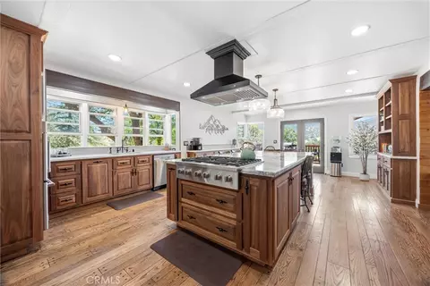 Kitchen - 20205 Old Town Rd, Tehachapi, CA 93561 photo 6 of 10