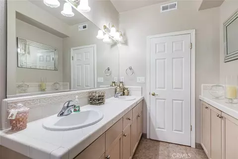 Bath - 4683 N Arrow Rdg, Clovis, CA 93619 photo 3 of 5