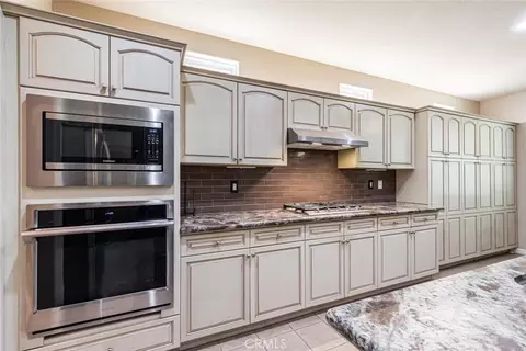 Kitchen - 4683 N Arrow Rdg, Clovis, CA 93619 photo 3 of 6