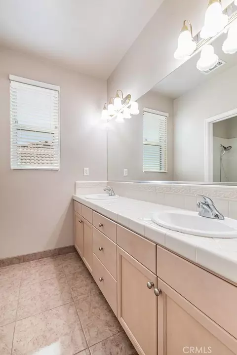 Bath - 4683 N Arrow Rdg, Clovis, CA 93619 photo 5 of 5