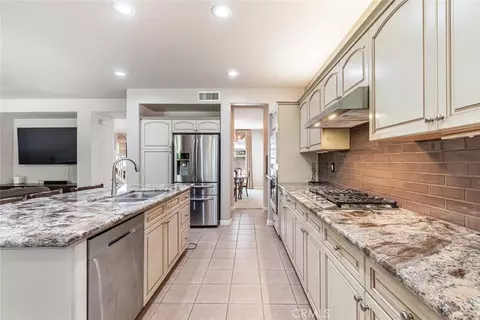 Kitchen - 4683 N Arrow Rdg, Clovis, CA 93619 photo 4 of 6