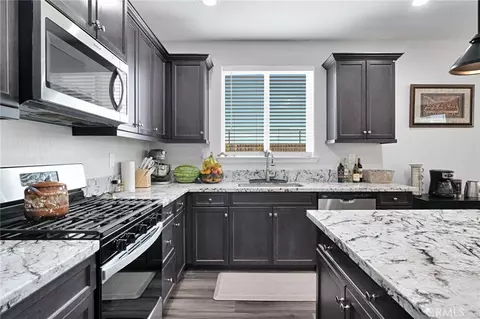 Kitchen - 1121 Wasatch, Madera, CA 93638 photo 3 of 5