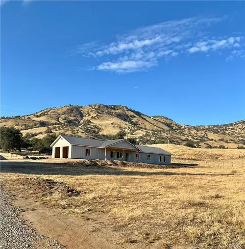 8058 Monreal Dr, Sanger, CA 93657 photo 1