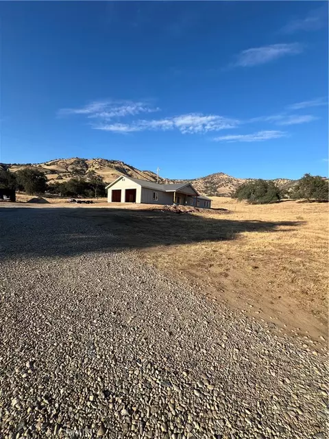 8058 Monreal Dr, Sanger, CA 93657 photo 3