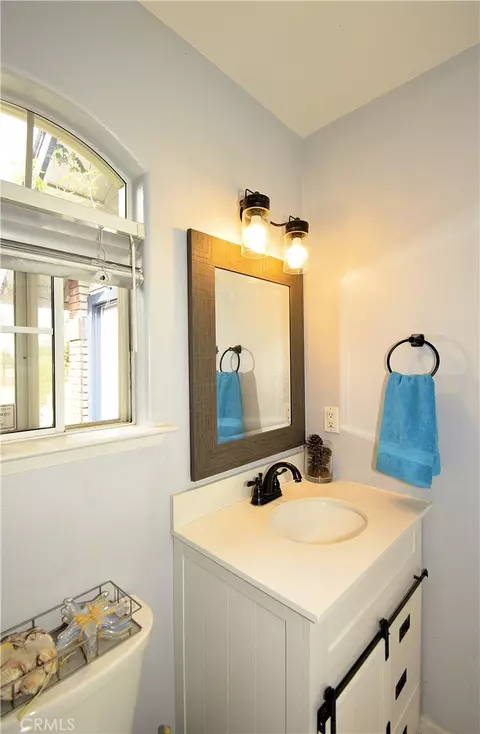 Bath - 29710 Avenue 22, Madera, CA 93638 photo 2 of 7