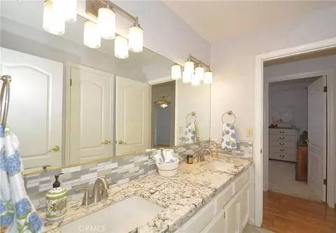 Bath - 29710 Avenue 22, Madera, CA 93638 photo 4 of 7